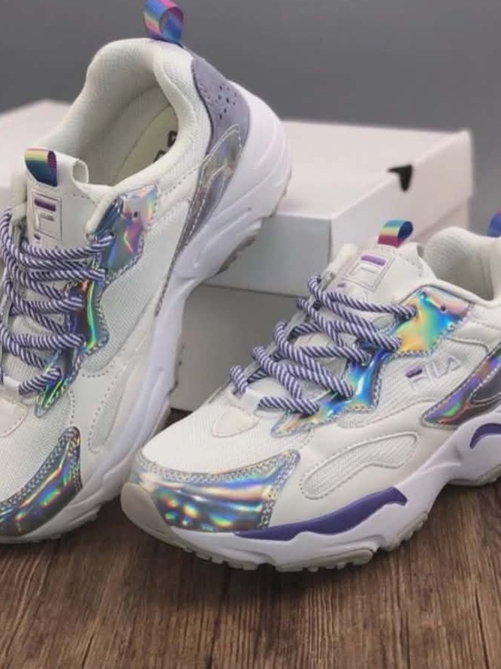 Fila Ray Tracer IRI- Size 7 US White/Iridescent Lilac/Pastel